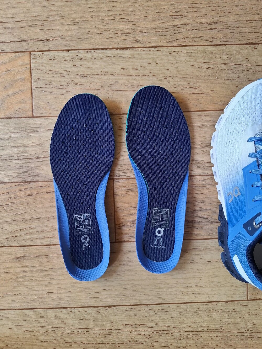 On Cloudflow 3.0 Women's Marina/White Size 8 - Picture 7 of 12